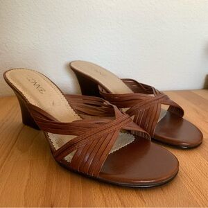 CONNIE Vintage brown strappy wedge sandals